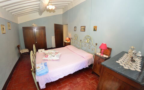 Casa Irene: Camera Da Letto, Camera, Letto, Mobilia, Proprietà, Lenzuolo, Bedding, Soffitto, Interior Design, Telaio Del Letto
