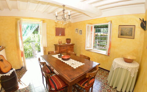 Casa Irene: Camera, Proprietà, Mobilia, Soffitto, Interior Design, Sala Da Pranzo, Costruzione, Casa, Tavolo, Pavimento