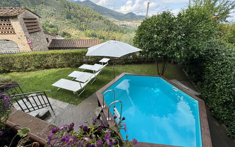 Casa Max: Acqua, Pianta, Nube, Proprietà, Cielo, Piscina, Costruzione, Sedia, Mobili Da Esterno, Montagna