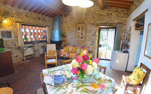 Il Nido: Proprietà, Camera, Costruzione, Casa, Interior Design, Mobilia, Casa, Immobiliare, Soggiorno, Tavolo