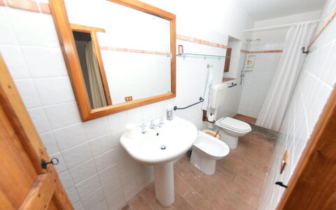 Vignoli: Bagno, Proprietà, Camera, Gabinetto, Casa, Pavimento, Idraulico Fixture, Costruzione, Interior Design, Architettura