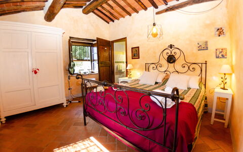 Podere L'istrice: Camera Da Letto, Camera, Proprietà, Mobilia, Letto, Interior Design, Costruzione, Soffitto, Telaio Del Letto, Lenzuolo