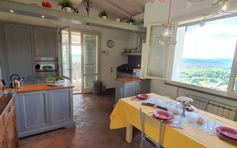 Podere San Martino: Cabinetry, Tavolo, Proprietà, Mobilia, Finestra, Controsoffitto, Legna, Cucina, Interior Design, Elettrodomestico Da Cucina