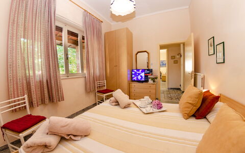 Villa Elisa: Camera, Proprietà, Interior Design, Mobilia, Camera Da Letto, Costruzione, Suite, Tenda, Soffitto, Casa