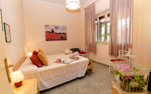 Villa Elisa: Camera, Proprietà, Mobilia, Interior Design, Camera Da Letto, Costruzione, Letto, Suite, Soffitto, Casa