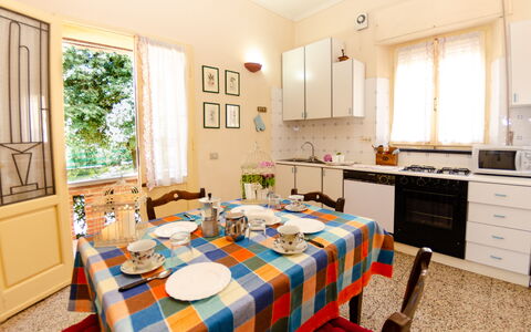 Villa Elisa: Proprietà, Camera, Mobilia, Costruzione, Interior Design, Casa, Cucina, Tavolo, Casa, Immobiliare