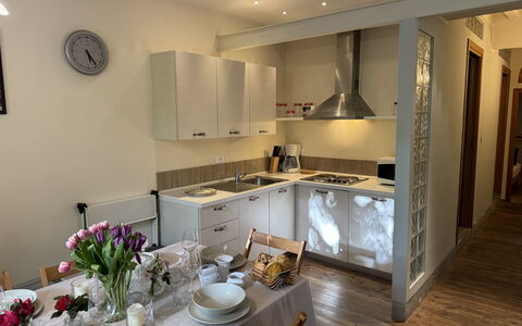 Alle Mura: Mobilia, Interior Design, Pavimentazione, Pavimento, Legna, Cucina, Controsoffitto, Soffitto, Camera, Elettrodomestico Da Cucina