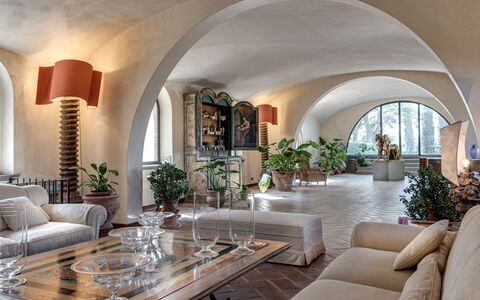 Terrazza e Libreria: Pianta, Mobilia, Tavolo, Proprietà, Divano, Pianta Della Casa, Interior Design, Costruzione, Pavimento, Soggiorno