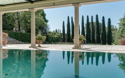 Terrazza e Libreria: Acqua, Pianta, Cielo, Costruzione, Piscina, Albero, Tempo Libero, Immobiliare, Materiale Composito, Paesaggio