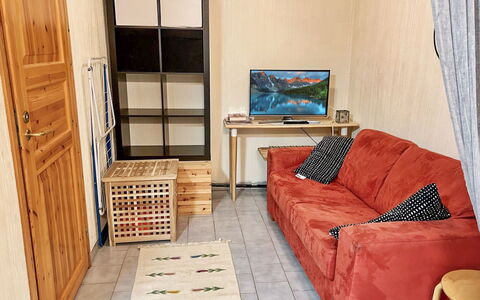 Ruka-Ihtinki 4 a 3: Mobilia, Pavimentazione, Pavimento, Interior Design, Legna, Camera, Tessile, Divano, Illuminazione, Soggiorno