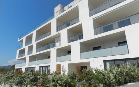 Porto Vecchio 123: Costruzione, Giorno, Proprietà, Cielo, Pianta, Urban Design, Rettangolo, Finestra, Zona Residenziale, Condominio