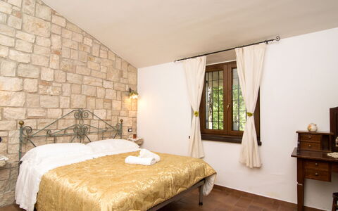 Domus Incantada: Camera Da Letto, Mobilia, Camera, Letto, Proprietà, Interior Design, Parete, Lenzuolo, Telaio Del Letto, Pavimento
