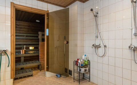Villa Kaisla: Mobilia, Interior Design, Pavimentazione, Pavimento, Tavolo, Soffitto, Cucina & Sala Da Pranzo Tavolo, Illuminazione, Sedia, Casa