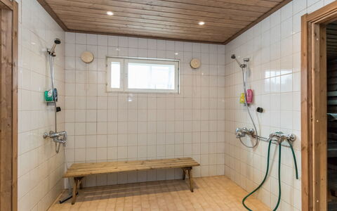 Villa Kaisla: Mobilia, Interior Design, Pavimentazione, Pavimento, Tavolo, Soffitto, Cucina & Sala Da Pranzo Tavolo, Illuminazione, Sedia, Casa