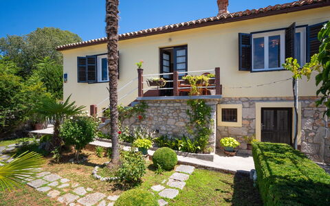 Jelena: Proprietà, Casa, Casa, Costruzione, Immobiliare, Zona Residenziale, Cortile, Estate, Quartiere, Villetta