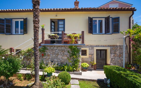 Jelena: Proprietà, Casa, Casa, Costruzione, Zona Residenziale, Immobiliare, Estate, Facciata, Quartiere, Architettura