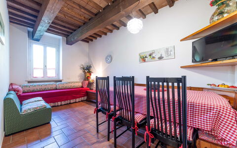 Ca Maggetti: Mobilia, Costruzione, Legna, Cornice, Divano, Finestra, Interior Design, Pianta, Pavimento, Soggiorno