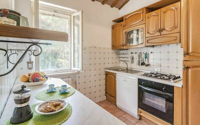 Ginestre: Controsoffitto, Camera, Cucina, Mobilia, Proprietà, Cabinetry, Interior Design, Costruzione, Casa, Casa