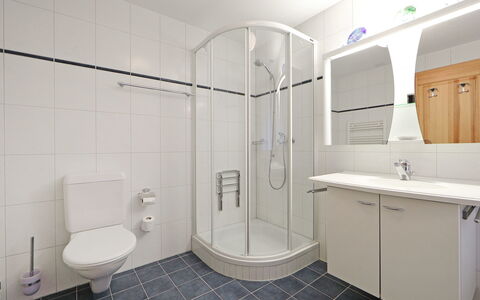Sunset B 11: Bagno, Proprietà, Camera, Idraulico Fixture, Piastrella, Viola, Interior Design, Architettura, Immobiliare, Pavimento