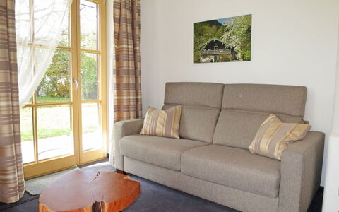 Ruhpolding 201: Mobilia, Camera, Soggiorno, Proprietà, Divano, Interior Design, Divano Letto, Casa, Immobiliare, Tavolo