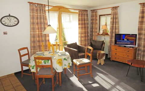 Ruhpolding 201: Camera, Mobilia, Sala Da Pranzo, Proprietà, Interior Design, Costruzione, Tavolo, Pavimento, Soggiorno, Casa
