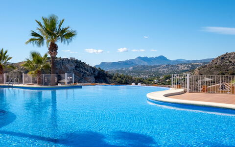 Maritimo: Acqua, Cielo, Nube, Piscina, Blu, Azzurro, Albero, Costiera E Morfologie Oceanic, Località Balneare, Arecales