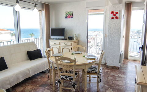 Port des Sables: Proprietà, Camera, Mobilia, Costruzione, Interior Design, Soggiorno, Pavimento, Casa, Tavolo, Immobiliare