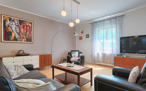 Corina: Camera, Mobilia, Interior Design, Proprietà, Soggiorno, Costruzione, Pavimento, Immobiliare, Soffitto, Parete