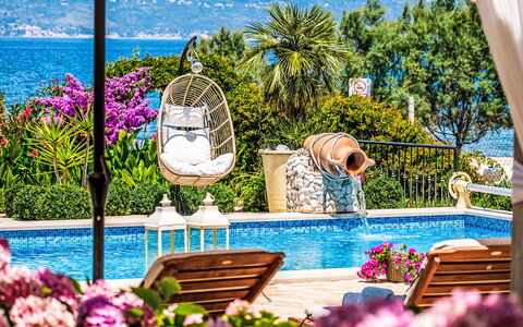 Villa Mutnik: Mobili Da Esterno, Ricorrere, Piscina, Ombrello, Estate, Mobilia, Tempo Libero, Vacanza, Mare, Eco Hotel