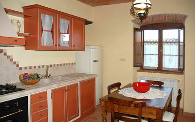 Botticelli: Camera, Mobilia, Proprietà, Cabinetry, Controsoffitto, Casa, Cucina, Costruzione, Interior Design, Pavimento