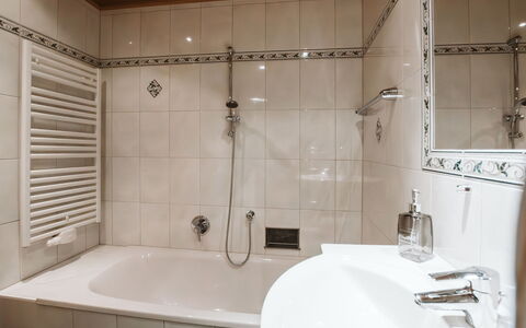 Königsleiten 210: Vasca Da Bagno, Idraulico Fixture, Proprietà, Rubinetto, Bagno, Soffione Doccia, Nero, Doccia, Interior Design