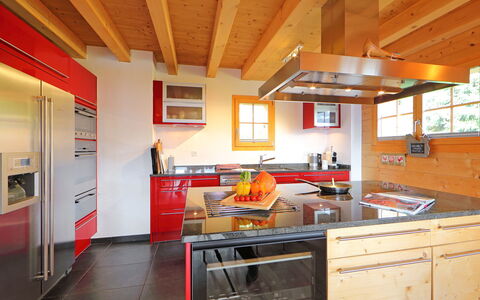 Chalet Maurice: Cabinetry, Controsoffitto, Proprietà, Mobilia, Lavello, Cucina, Legna, Elettrodomestico Da Cucina, Lavandino Della Cucina, Arancia