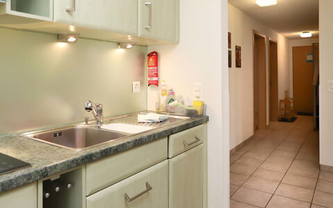 Belmi: Lavandino Della Cucina, Rubinetto, Lavello, Cabinetry, Proprietà, Controsoffitto, Mobilia, Idraulico Fixture, Costruzione, Cucina