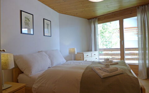 Mürren 300: Camera Da Letto, Letto, Mobilia, Camera, Lenzuolo, Bedding, Proprietà, Telaio Del Letto, Interior Design, Materasso