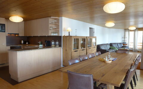 Mürren 300: Camera, Costruzione, Proprietà, Mobilia, Controsoffitto, Interior Design, Pavimento, Soffitto, Cucina, Illuminazione