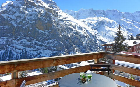 Mürren 300: Cielo, Montagna, Neve, Tavolo, Mobilia, Proprietà, Bianca, Luce, Natura, Mobili Da Esterno