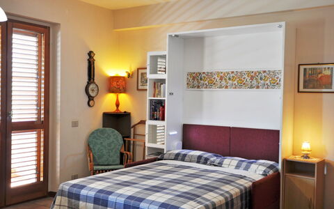 Gondar Studio: Camera Da Letto, Letto, Mobilia, Camera, Lenzuolo, Proprietà, Interior Design, Telaio Del Letto, Bedding, Materasso