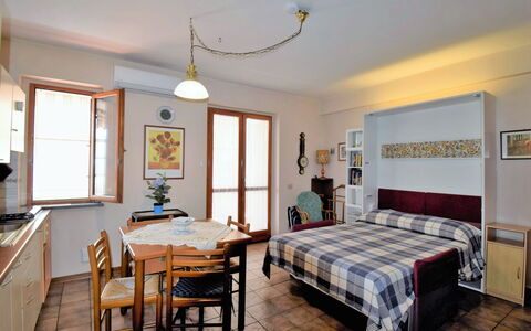 Gondar Studio: Mobilia, Proprietà, Cornice, Azzurro, Legna, Illuminazione, Interior Design, Comfort, Pavimento, Pavimentazione
