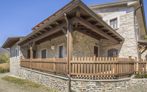 Cantiniere: Cielo, Finestra, Costruzione, Pianta, Legna, Portico, Casa, Lotto, Recinzione, Raccordo