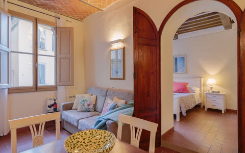 Marlene House: Mobilia, Proprietà, Finestra, Comfort, Azzurro, Tavolo, Legna, Interior Design, Illuminazione, Architettura