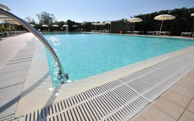 Lido Degli Estensi: Piscina, Proprietà, Ricorrere, Tempo Libero, Immobiliare, Vacanza, Costruzione, Architettura, Centro Ricreativo, Hotel