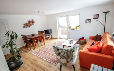 Pians 115: Camera, Soggiorno, Mobilia, Proprietà, Interior Design, Pavimento, Costruzione, Casa, Tavolo, Casa