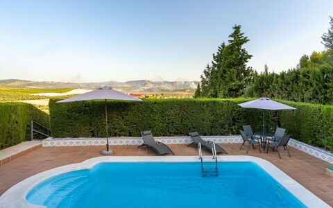 Villa San Vicente: Acqua, Cielo, Proprietà, Pianta, Piscina, Verde, Shade, Azzurro, Corpo D'Acqua, Architettura