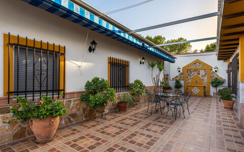 Villa San Vicente: Pianta, Proprietà, Costruzione, Cielo, Vaso Di Fiori, Finestra, Pianta Della Casa, Architettura, Casa, Interior Design