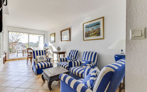 Marinas Beach: Camera, Proprietà, Blu, Mobilia, Costruzione, Interior Design, Immobiliare, Soggiorno, Casa, Tavolo