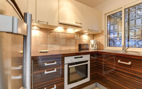 Marinas Beach: Proprietà, Camera, Mobilia, Controsoffitto, Cabinetry, Cucina, Interior Design, Costruzione, Pavimento, Immobiliare