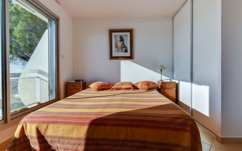 Marinas Beach: Camera Da Letto, Mobilia, Camera, Letto, Proprietà, Lenzuolo, Pavimento, Bedding, Telaio Del Letto, Interior Design