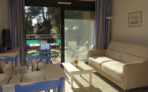 La Marina: Camera, Proprietà, Mobilia, Soggiorno, Interior Design, Costruzione, Immobiliare, Pavimento, Tavolo, Casa