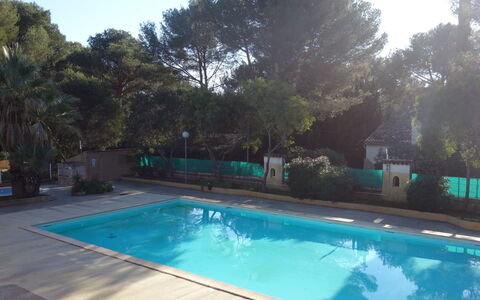 La Marina: Piscina, Proprietà, Tempo Libero, Immobiliare, Casa, Casa, Backyard, Erba, Albero, Costruzione