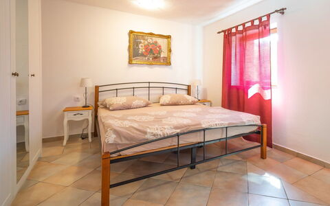 Marijana: Camera Da Letto, Mobilia, Camera, Letto, Proprietà, Telaio Del Letto, Pavimento, Interior Design, Lenzuolo, Soffitto